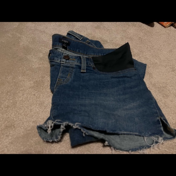 Jcrew maternity jean shorts. Side/frontal panel. Size 27 - Picture 2 of 2